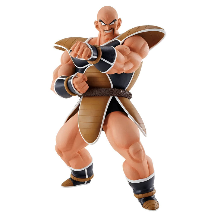 Nappa, un personnage de Dragon Ball Z, est représenté dans cette image. Il est chauve, musclé et porte une armure orange et noire. Il est en position de combat, les poings serrés.,FI-9366615279