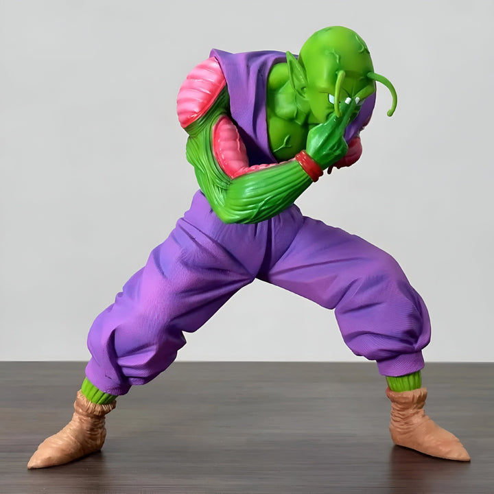 Une figurine de Piccolo, un personnage de Dragon Ball Z. Il est représenté en position de combat, avec un doigt sur son front. Il porte une tenue violette et verte.,FI-3089395517