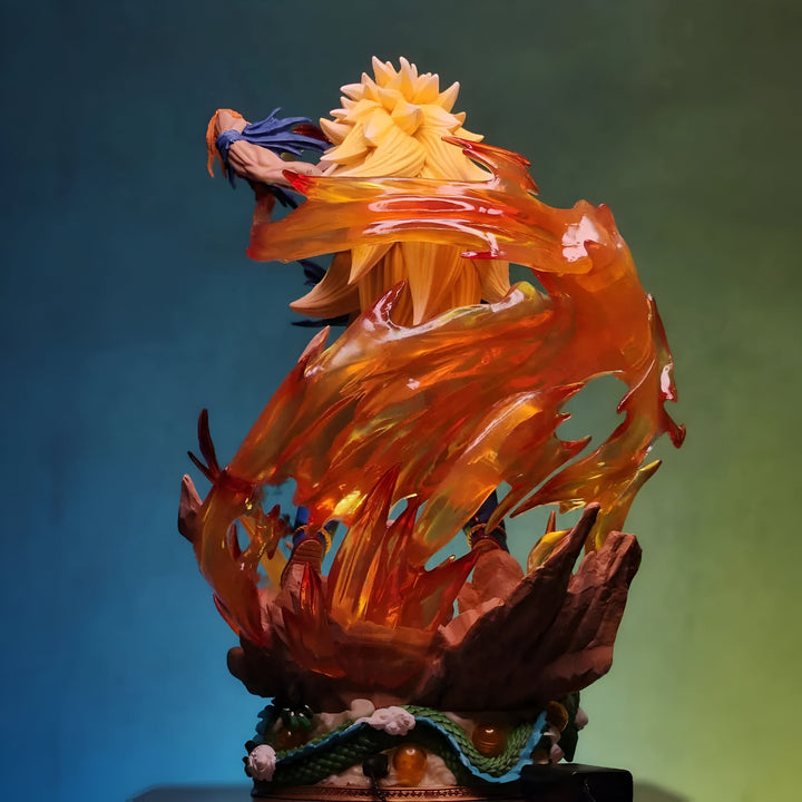 Une figurine de collection de Son Goku, un personnage de la série animée Dragon Ball Z. Il est représenté en pleine action, avec ses cheveux blonds hérissés et une aura de flammes jaunes autour de lui. Il est vêtu de son costume de combat orange et bleu, et il est en train de se préparer à attaquer son adversaire. La figurine est posée sur un socle rocheux, et elle est entourée de fumée.,FI-7135372719