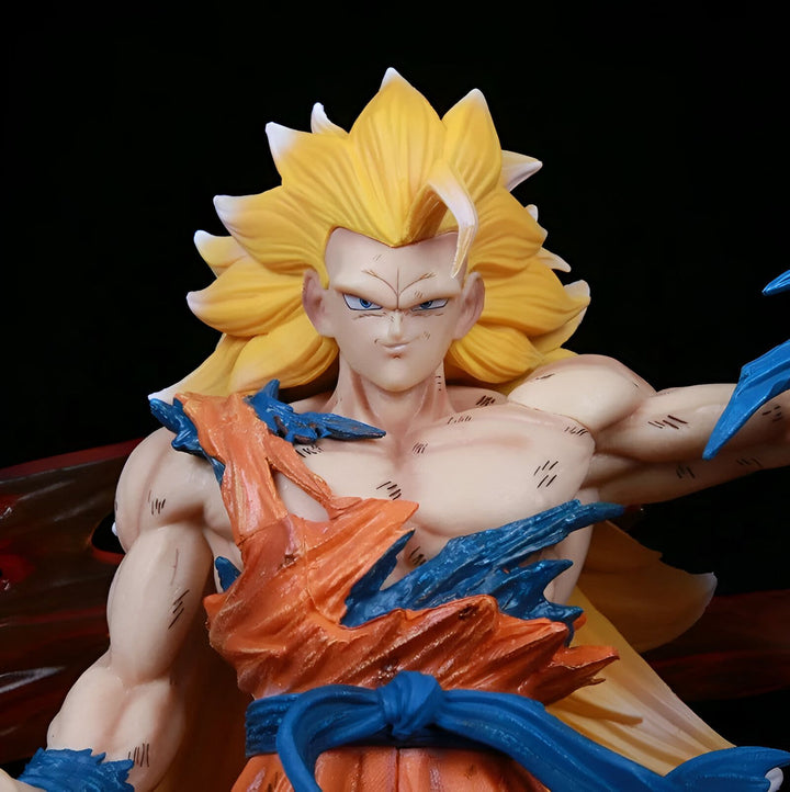 Une figurine de Son Goku, un personnage de la série animée Dragon Ball Z. Il est représenté avec les cheveux jaunes et les yeux bleus, vêtu d'un kimono orange déchiré et d'une ceinture bleue. Il se tient debout, le poing droit en avant, prêt à attaquer.,FI-7135372719