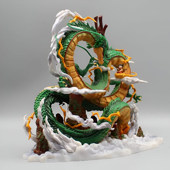 Une image de Shenron, le dragon sacré de la série télévisée Dragon Ball Z. Il est vert avec des écailles jaunes et des yeux rouges. Il est enroulé autour d'un jeune garçon, Goku, qui est assis sur un nuage. Shenron est entouré d'éclairs et de nuages.,FI-208904988X