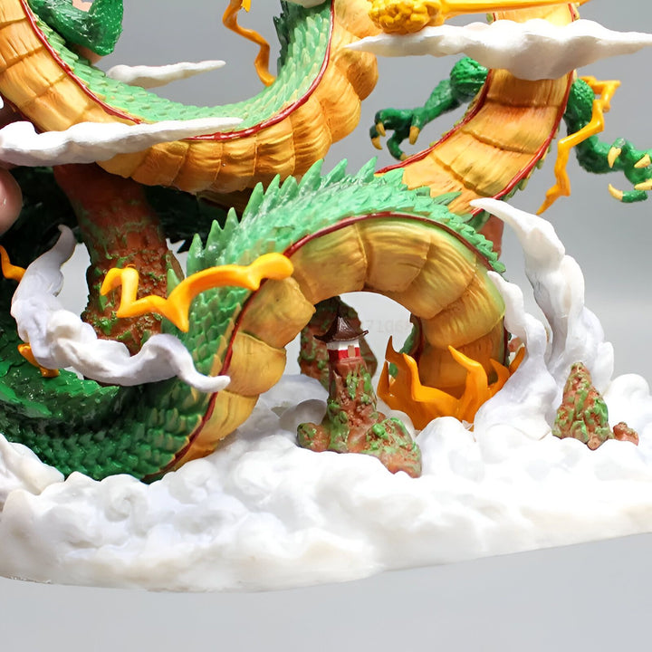 Une image d'un dragon vert et jaune avec des nuages blancs et des éclairs jaunes. Il y a une petite maison rouge et blanche sur le sol.,FI-208904988X