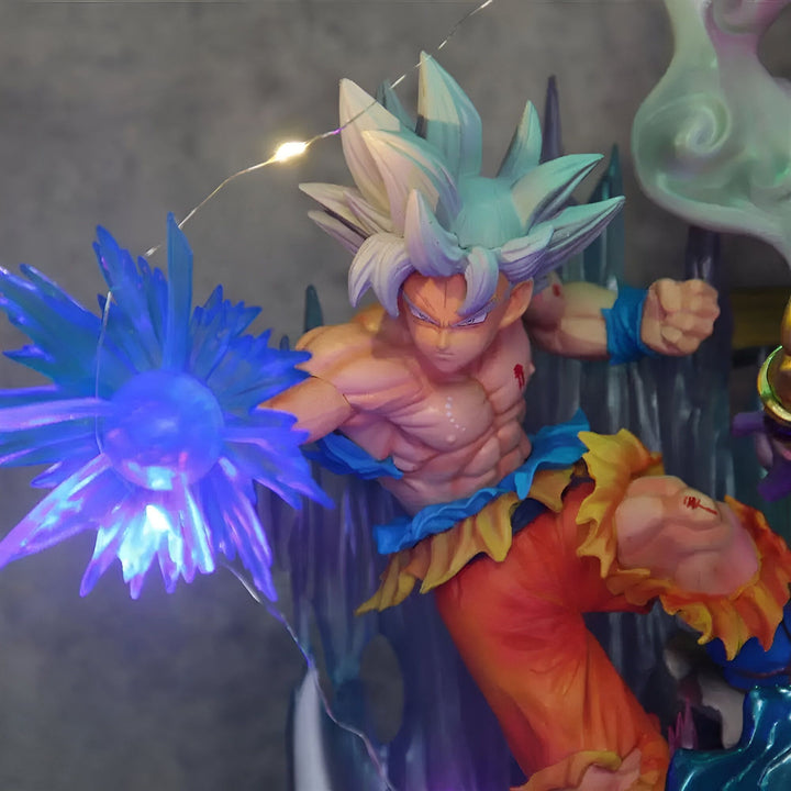 Une figurine de Son Goku, un personnage de Dragon Ball Z, en train de charger une attaque énergétique bleue. Il est entouré de fumée et de glace.,FI-9352254848