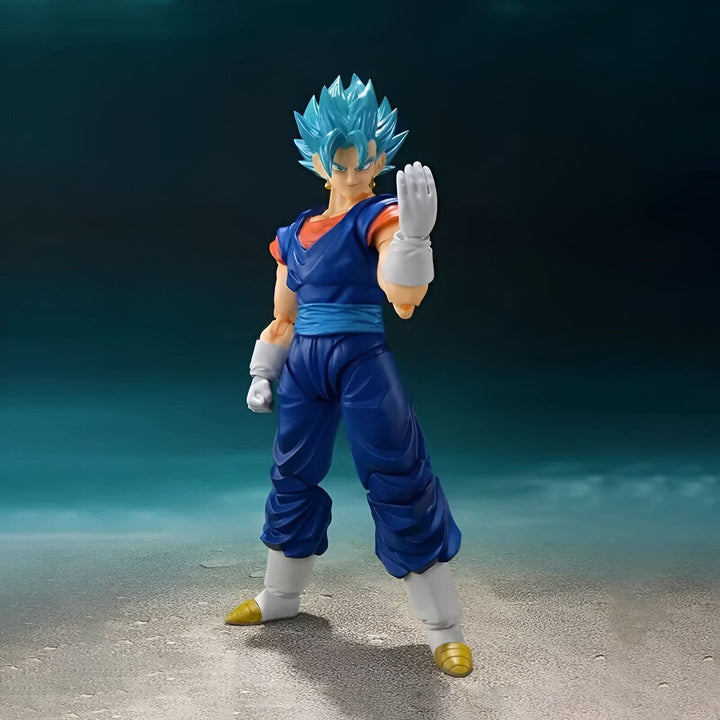 Une figurine de Vegeta, un personnage de Dragon Ball Z, dans sa forme "Super Saiyan Blue". Il est vêtu d'une combinaison bleue et blanche, et a les cheveux bleus. Il est en position de combat, le poing droit en avant.,FI-3974352317