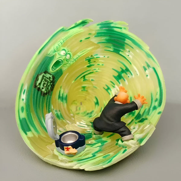 Une figurine de collection de M. Satan, un personnage de la série Dragon Ball Z. Il est représenté en train de s'enfuir d'un monstre vert qui le poursuit.,FI-1095880616
