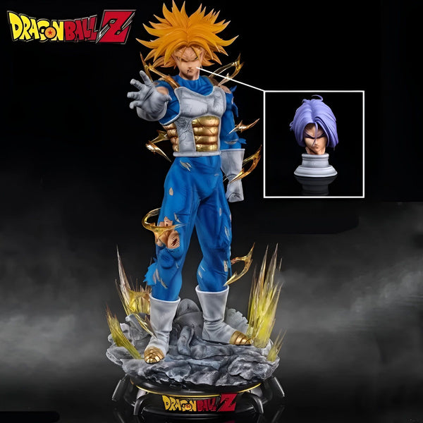 Une figurine de Son Gohan, un personnage de Dragon Ball Z. Il est représenté avec ses cheveux blonds hérissés, sa combinaison bleue et son gilet pare-balles. Il est en position de combat, le poing droit en avant et la paume ouverte. En arrière-plan, on peut apercevoir une tête alternative pour la figurine, avec des cheveux violets.,FI-7985763457