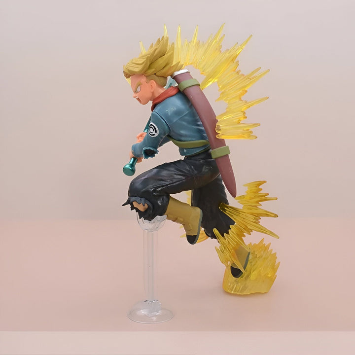 Une figurine de Trunks du futur, un personnage de Dragon Ball Z. Il est représenté en train de voler et de tenir son épée. Il porte une veste bleue et un pantalon noir. Ses cheveux sont blonds et hérissés.,FI-8610458334
