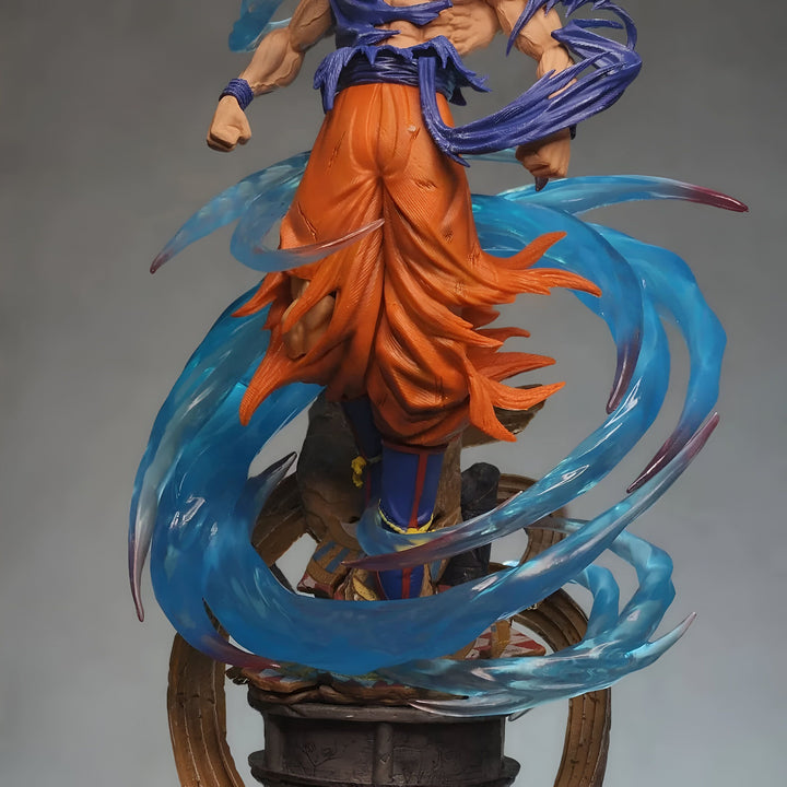 Une image d'une figurine de Son Goku, un personnage de la série animée Dragon Ball Z. Il est représenté en train de se battre, avec ses cheveux dressés vers le ciel et une aura bleue l'entourant.,FI-544095855X