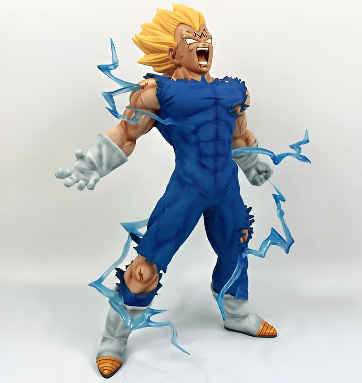 Une figurine de Vegeta, un personnage de Dragon Ball Z, en train de se transformer en Majin Vegeta. Il est entouré d'éclairs bleus et a les cheveux jaunes. Il porte une combinaison bleue déchirée.,FI-3019608635