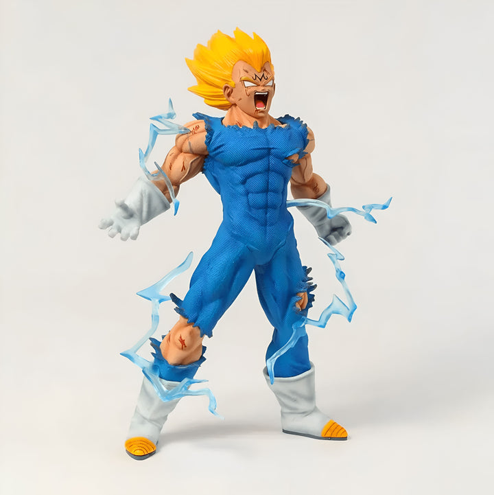 Une figurine de Vegeta, un personnage de Dragon Ball Z, en train de se transformer en Majin Vegeta. Il est entouré d'éclairs bleus et a les cheveux jaunes. Il porte une combinaison bleue déchirée et des bottes blanches.,FI-3019608635