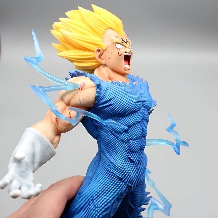 Une figurine de Vegeta, un personnage de Dragon Ball Z. Il est représenté en train de se transformer en Super Saiyan 2. Il a les cheveux jaunes, les yeux bleus et le corps musclé. Il est vêtu d'une combinaison bleue et blanche. Il est en train de crier et de lancer une attaque.,FI-3019608635