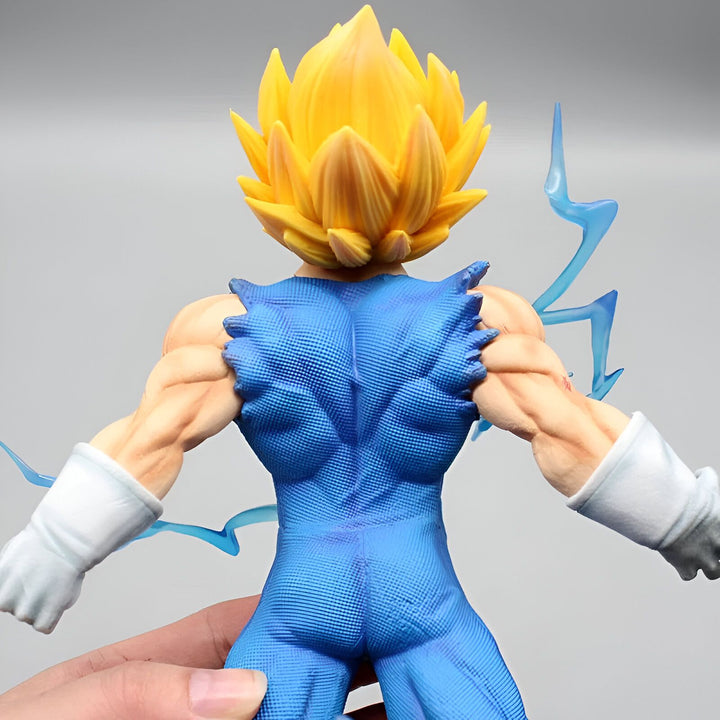 Une figurine de Vegeta, un personnage de Dragon Ball Z. Il est vêtu de sa combinaison bleue et jaune et est en position de combat.,FI-3019608635