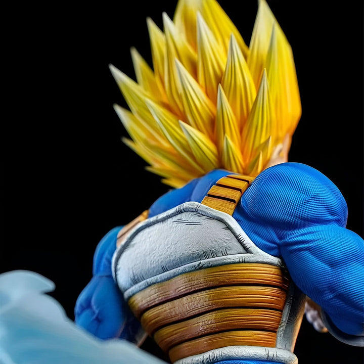 Une image de Vegeta, un personnage de Dragon Ball Z. Il est vêtu de son armure de combat et est en position de combat.,FI-7981590639