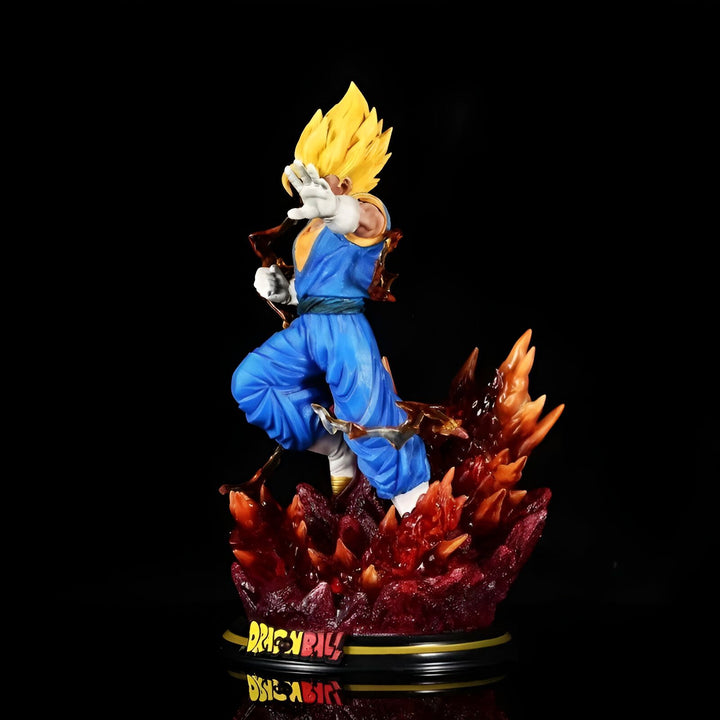 Une figurine de Vegeta, un personnage de Dragon Ball Z, en train de se battre. Il est entouré d'énergie bleue et jaune et se trouve sur un socle rouge et orange.,FI-5282171287