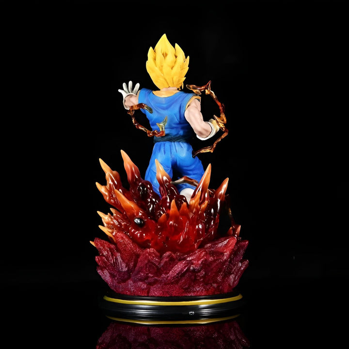 Une figurine de Vegeta, un personnage de Dragon Ball Z, en train de se téléporter. Il est entouré d'un feu ardent et porte sa combinaison bleue et jaune.,FI-5282171287
