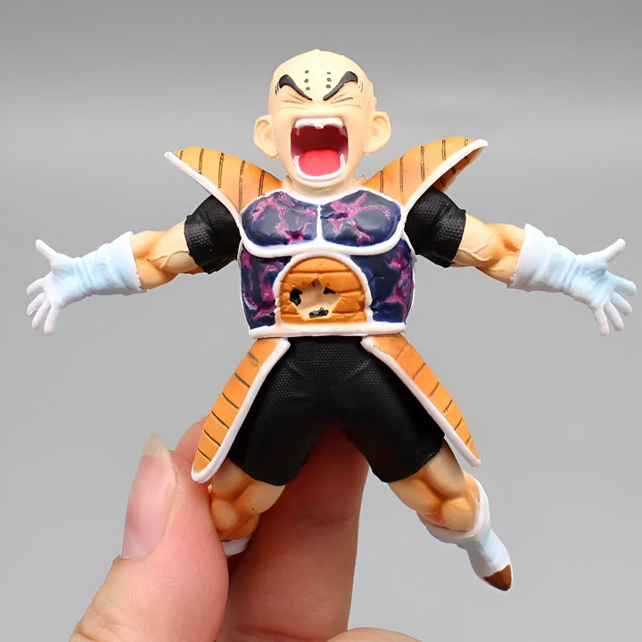 Une figurine de Nappa, un personnage de Dragon Ball Z. Il est représenté en train de crier et de voler. Il porte une armure violette et noire et un pantalon orange.,FI-9484168493