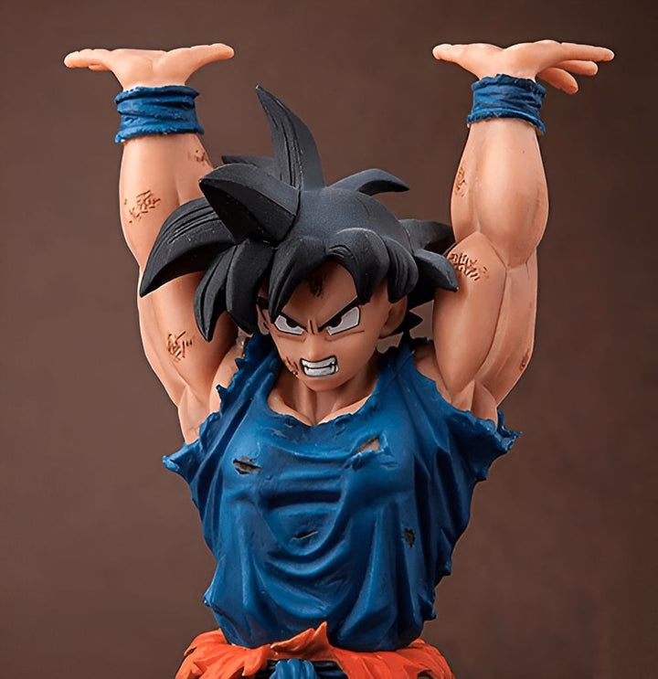 Une figurine de Son Goku, un personnage de la série animée Dragon Ball Z. Il est représenté en train de se préparer à attaquer.,FI-8250584058