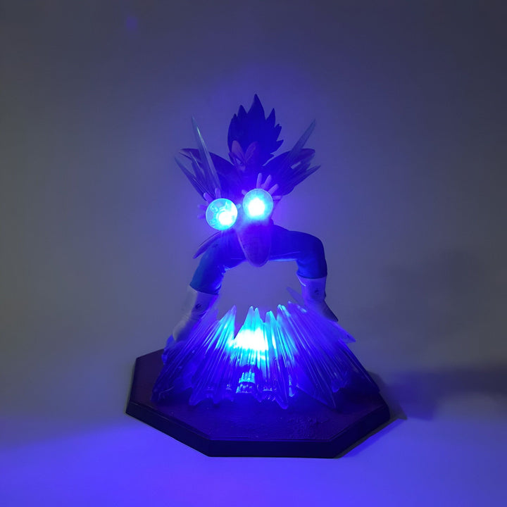 Une figurine de Vegeta, un personnage de Dragon Ball Z, en train de charger son attaque ultime, le Final Flash. La figurine est éclairée par une lumière bleue et est montée sur un socle transparent.,FI-4208578211