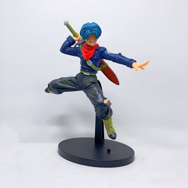 Une figurine de Trunks du futur, un personnage de Dragon Ball Z. Il est représenté en position de combat, avec son épée à la main. Il porte une combinaison bleue et jaune, et des bottes marron.,FI-7341826142,FI-6766447613
