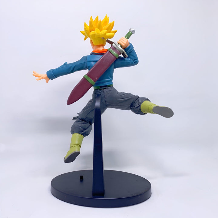 Une figurine de Trunks du futur, un personnage de Dragon Ball Z. Il est représenté avec son épée et son regard déterminé.,FI-7341826142,FI-6766447613
