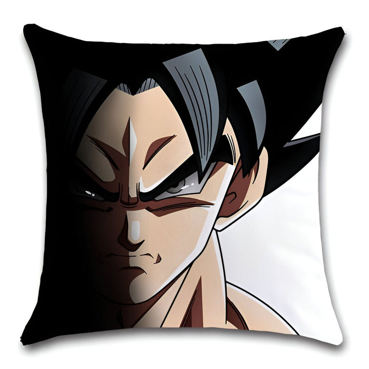 Une image de Son Goku, un personnage de la série animée Dragon Ball Z. Il est représenté avec les cheveux noirs et les yeux bleus, et porte une combinaison orange et bleue. Il est en position de combat, avec les poings serrés et le regard déterminé.,HO-6937997698