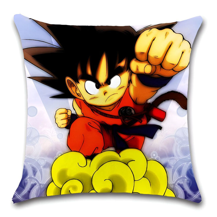 Une image de Son Goku, un personnage de la série animée Dragon Ball Z. Il est représenté en train de voler sur un nuage, les poings en avant, prêt à attaquer.,HO-4724222972