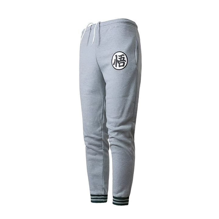Un pantalon de jogging gris avec le symbole "Dieu" de la série Dragon Ball Z.,JO-3164759738,JO-2678514196,JO-5880927962,JO-3685838083,JO-8311808406,JO-713782014X,JO-6413193492,JO-9830836266,JO-7575888756,JO-0758509200,JO-4258737542,JO-3796294421,JO-292676698X,JO-3785145268,JO-1801632871,JO-7071292779,JO-669307376X,JO-6062753636