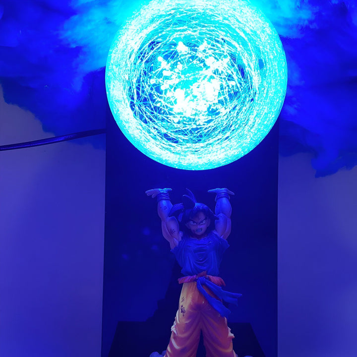 Une figurine de Son Goku en train de charger un Genkidama. La figurine est éclairée par une lumière bleue.,LA-188714949X