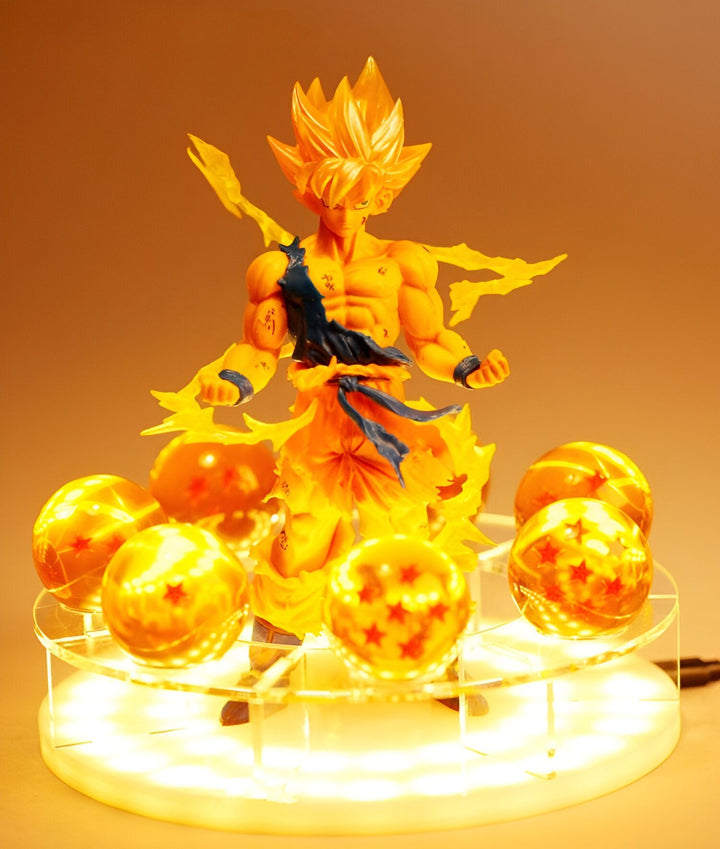 Une figurine de Son Goku, un personnage de la série animée Dragon Ball Z, est éclairée par une lumière jaune. La figurine est entourée de sept boules de cristal.,LA-9616211129