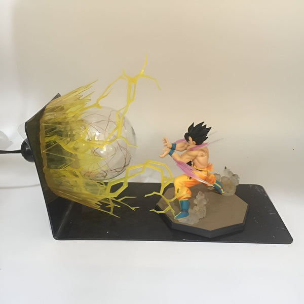 Une lampe représentant Son Goku, un personnage de Dragon Ball Z, en train de lancer un Kamehameha.,LA-0130223190