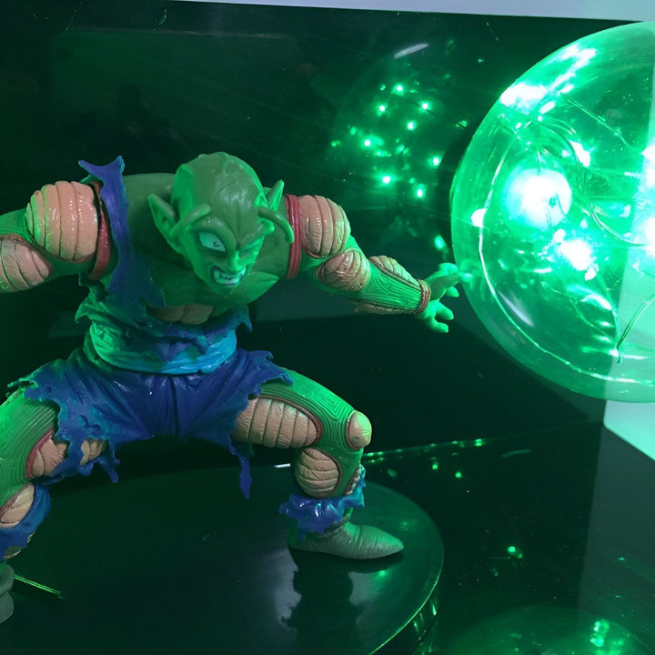 Une figurine de Piccolo tirant une boule d'énergie verte.,LA-8832984393