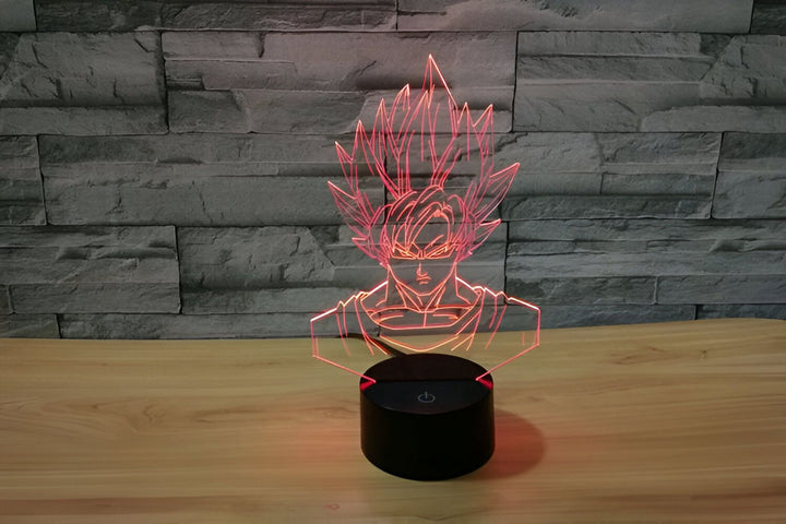 Une lampe 3D de Son Goku, un personnage de la série animée Dragon Ball Z. La lampe est rouge et noire, et représente le personnage en train de se mettre en position pour un combat.,LA-2426691638