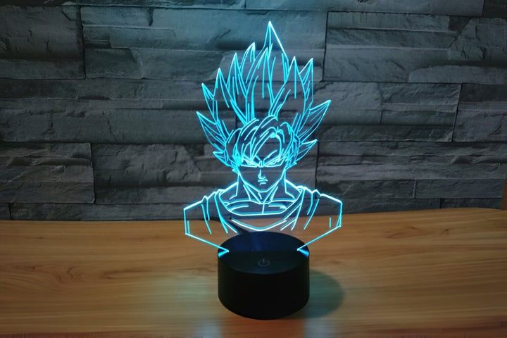 Une lampe 3D de Son Goku, un personnage de Dragon Ball Z. La lampe est bleue et noire, et représente le personnage de Son Goku.,LA-2426691638