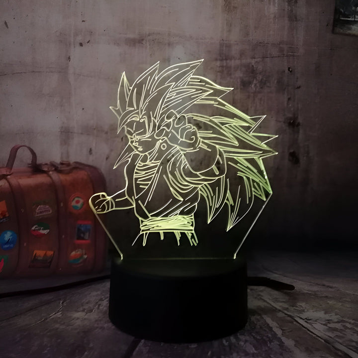 Une image d'une lampe 3D de Son Goku, un personnage de la série animée Dragon Ball Z. La lampe est posée sur une surface marron et est éclairée par une lumière verte.,LA-050554427X