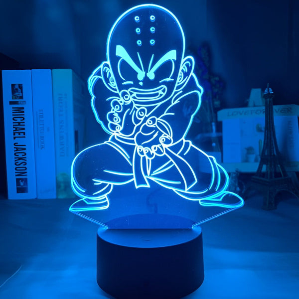 Une image d'un personnage de dessin animé, Krilin, dans une position de combat. Il est entouré d'un halo lumineux bleu.,LA-9662749780,LA-150482220X