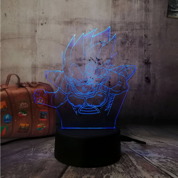 L'image représente une lampe 3D à l'effigie de Vegeta, un personnage de la série animée Dragon Ball Z. La lampe est posée sur une surface en bois.,LA-3506291009