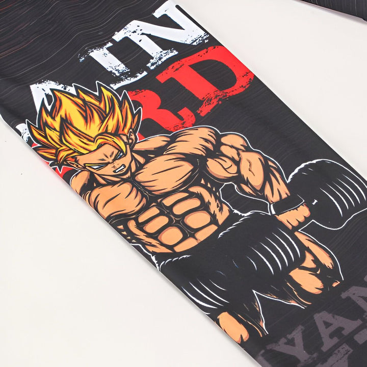 L'image montre un personnage de dessin animé, Goku, en train de s'entraîner avec des haltères. Il est vêtu d'un débardeur noir et d'un pantalon noir. Le personnage est très musclé et a les cheveux jaunes hérissés. Il est entouré de fumée et de flammes.,LE-7994399509,LE-5059759520,LE-6213348417,LE-2760538222
