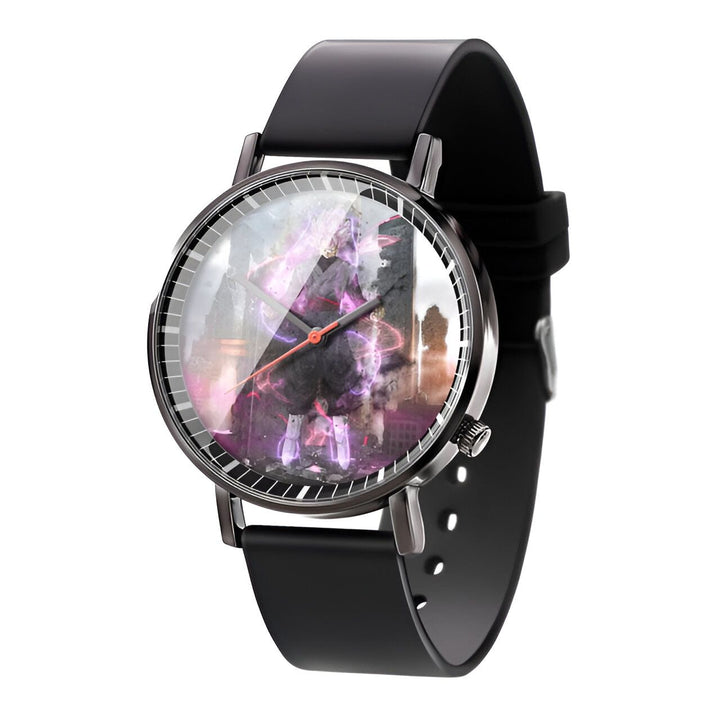 Une montre-bracelet noire avec un cadran rond et un bracelet en cuir noir. Le cadran de la montre est orné d'une image d'un personnage de dessin animé, Naruto Uzumaki, en train de combattre.,MO-5269216930