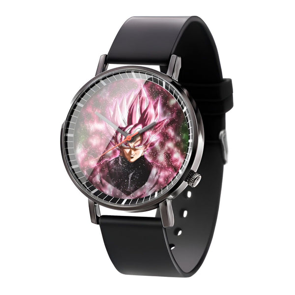 Une montre-bracelet noire avec un cadran rond. Le cadran présente une image de Son Goku, un personnage de la série animée Dragon Ball Z. Son Goku est représenté avec ses cheveux roses et ses yeux bleus. Il est vêtu d'un costume noir et rose. La montre est dotée d'un bracelet en cuir noir.,MO-3534131878