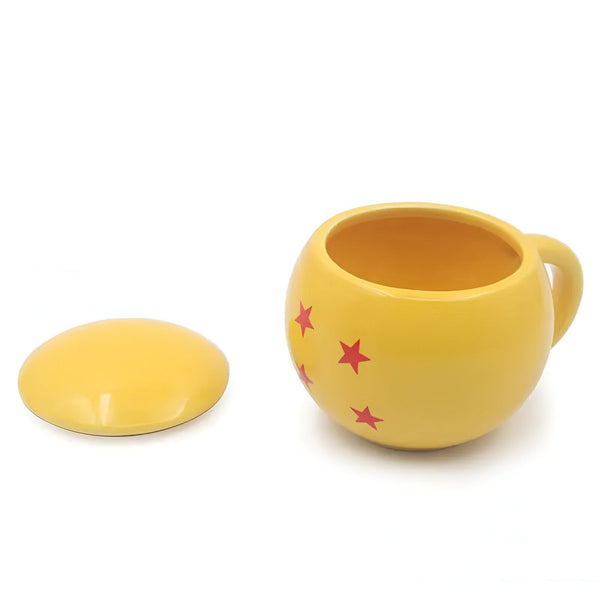 Une tasse jaune en forme de boule de dragon avec un couvercle. La tasse est décorée de quatre étoiles rouges.,MU-6689476057