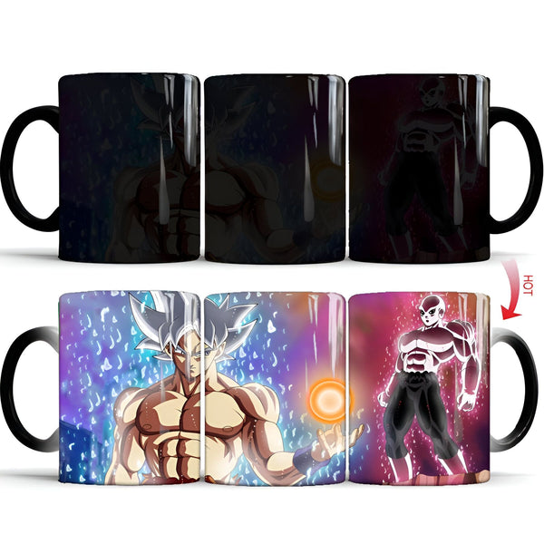 Une tasse noire qui change de couleur avec de l'eau chaude. L'image sur la tasse est de Son Goku et Jiren.,MU-4732744222