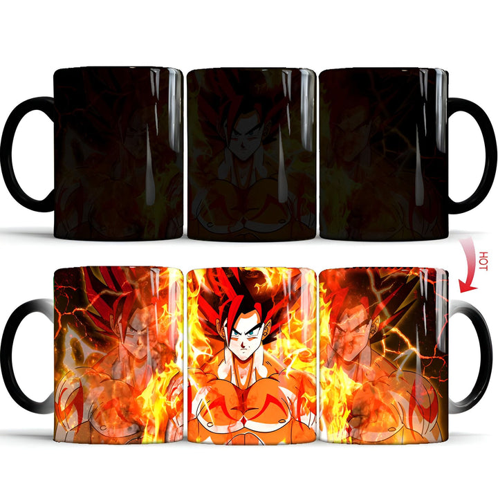 Une tasse noire qui change de couleur lorsqu'elle est remplie de liquide chaud. L'image sur la tasse est celle de Son Goku, un personnage de la série animée Dragon Ball Z.,MU-7055082315