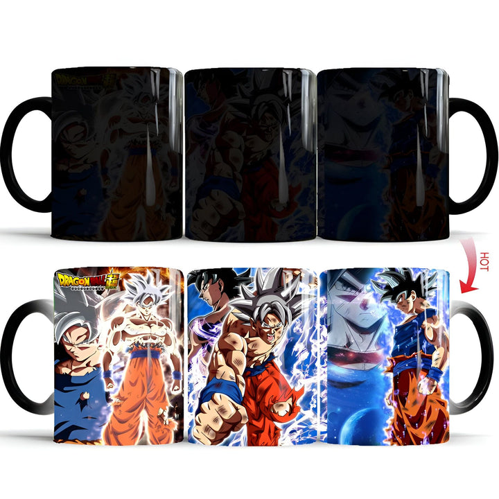 Une tasse noire qui change de couleur lorsqu'on y verse un liquide chaud. L'image sur la tasse représente Son Goku, un personnage de la série animée Dragon Ball Z.,MU-8390295865