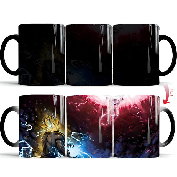 Une tasse noire qui change de couleur lorsqu'on y verse un liquide chaud. L'image sur la tasse est celle de Son Goku et Vegeta, deux personnages de la série animée Dragon Ball Z.,MU-0797611940