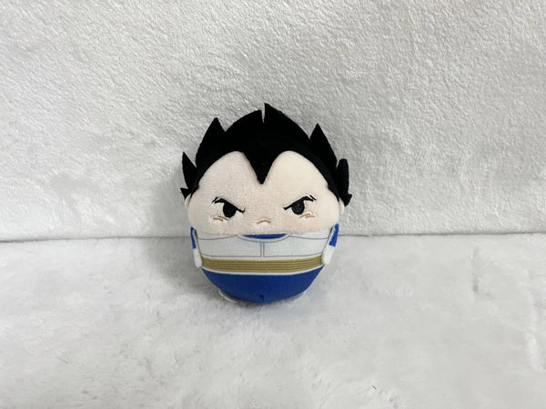 Une peluche de Vegeta, un personnage de Dragon Ball Z. Il est vêtu de sa combinaison bleue et jaune et a les cheveux noirs.,PE-2086950705