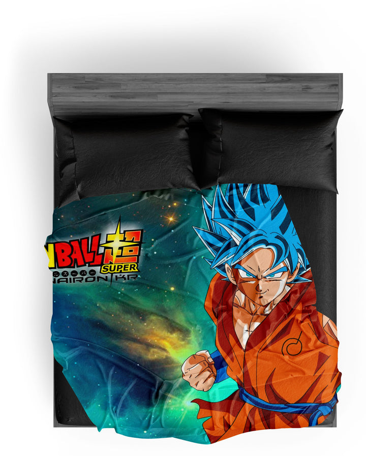 Une image de Son Goku, un personnage de la série animée Dragon Ball Super. Il est vêtu de son costume orange et bleu et se trouve dans un décor de ciel étoilé.,PL-1092450335,PL-2936128595