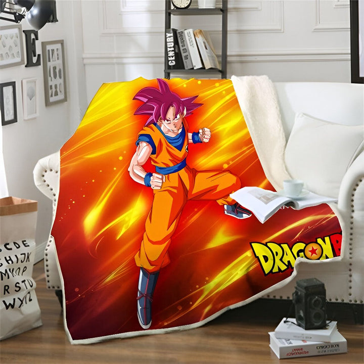 Une couverture en polaire avec le personnage de Son Goku, un Saiyan de la série animée Dragon Ball Z. Il est représenté en train de se battre, avec ses cheveux rouges hérissés et sa combinaison orange et bleue. Le fond est orange et jaune, avec des éclairs blancs.,PL-4032523568,PL-5920964588