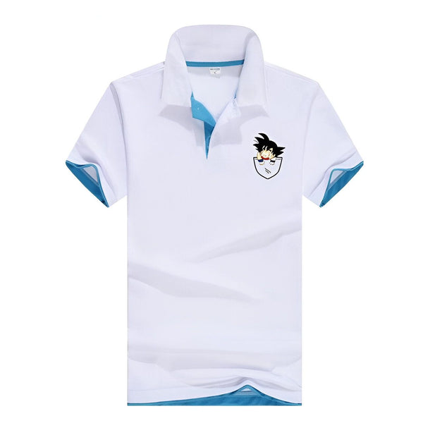 Polo blanc avec un petit personnage de Son Goku dans la poche