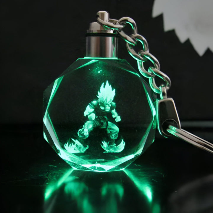 Un porte-clés en cristal avec une figurine de Son Goku, un personnage de la série animée Dragon Ball Z. La figurine est verte et mesure environ 5 cm. Le porte-clés est en métal et mesure environ 10 cm de long.,PO-5198107344