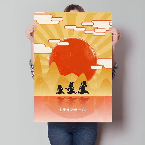 L'image représente une affiche de style vintage pour le dessin animé Dragon Ball. On y voit Goku, Krilin et Tortue Géniale courir vers le soleil couchant. Le texte en japonais en bas de l'affiche signifie "Dragon Ball".,PO-3246410194